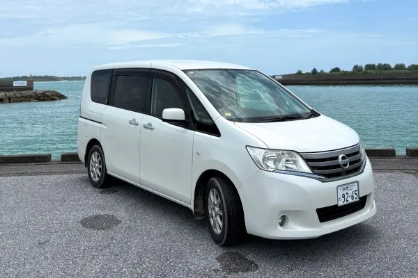 日産　セレナ 【ホワイト】